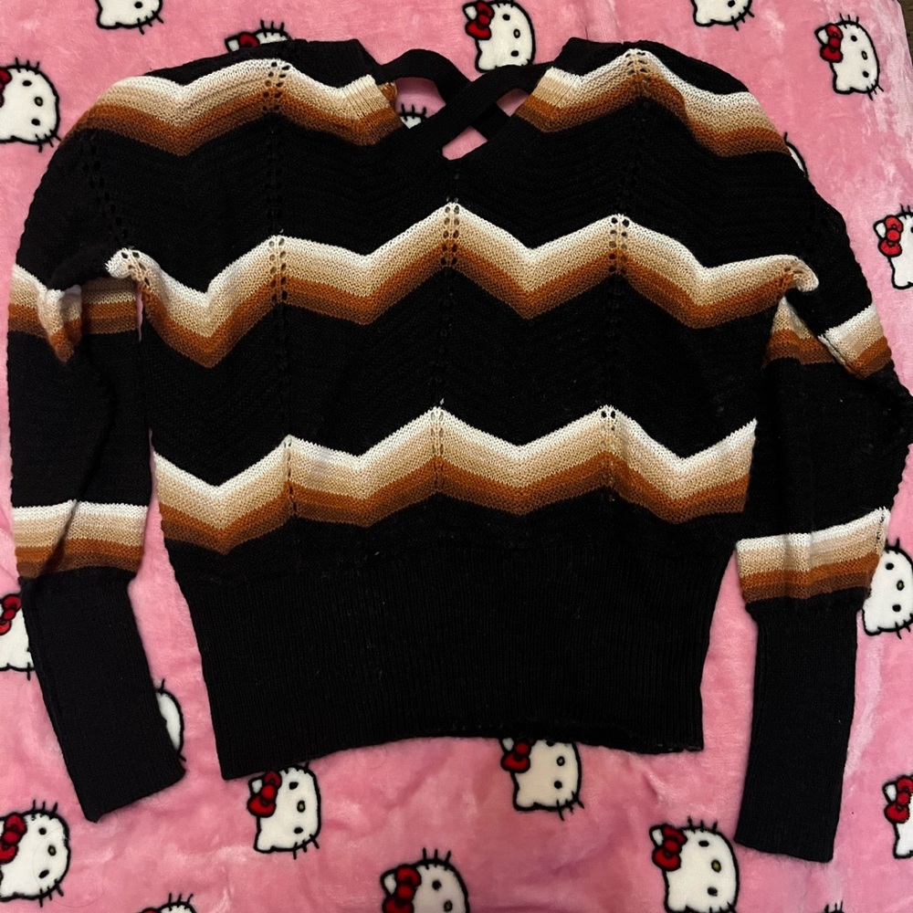 Elegant Chevron V-Neck Sweater in Black and Brown